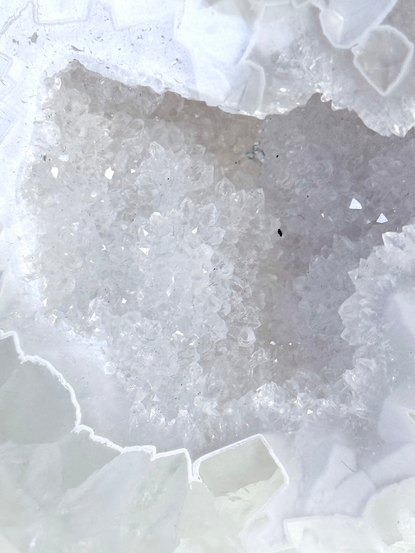 Druzy Agate Heart (Comes With Stand )